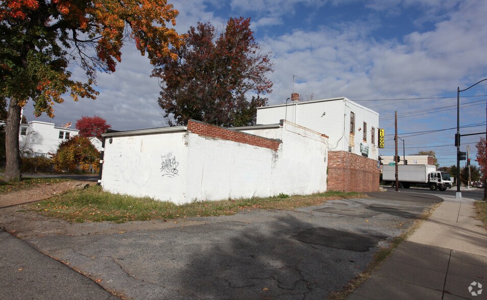 More Photos Of 4347 Hunt Pl NE, Washington Storefront Retail Office For Lease