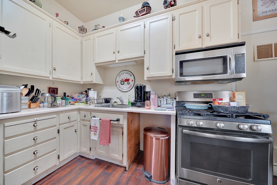 More Photos Of 36 Main St, Sutter Creek Restaurant For Sale