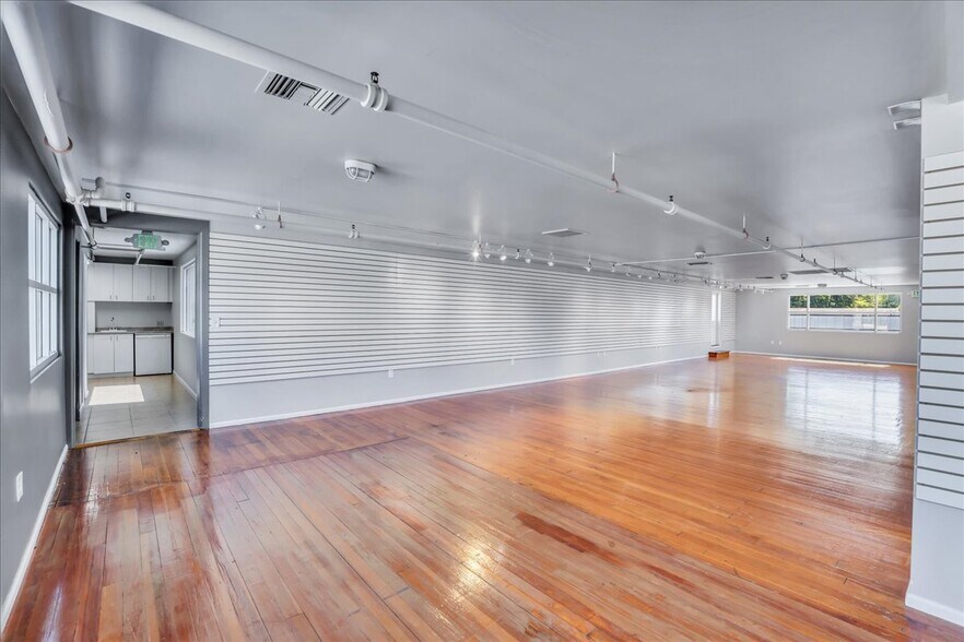 More Photos Of 1430-1438 Elliott Ave W, Seattle Warehouse For Lease