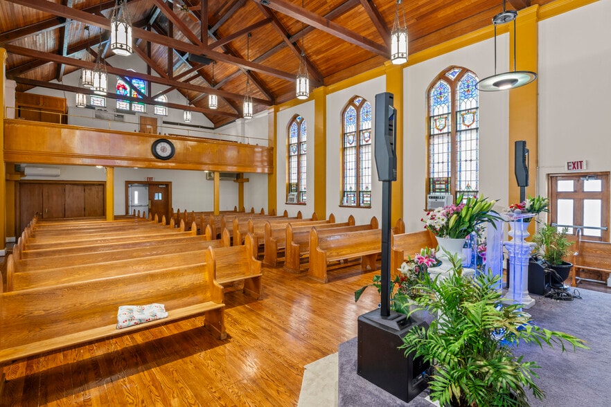 More Photos Of 4347 Arlington Blvd, Arlington Religious Facility For Sale