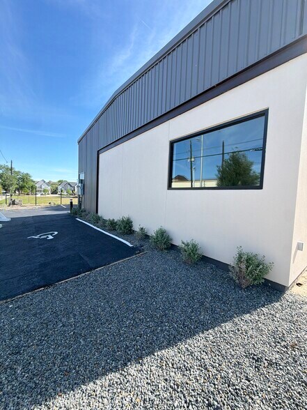 More Photos Of 1516 N Durham Dr, Houston Coworking Space