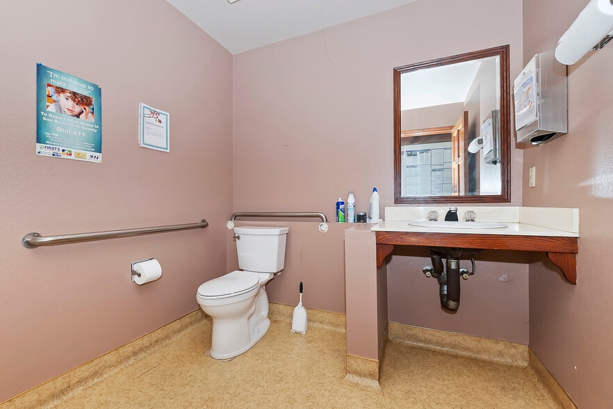 More Photos Of 24028 Lake Dr, Crestline Medical For Sale