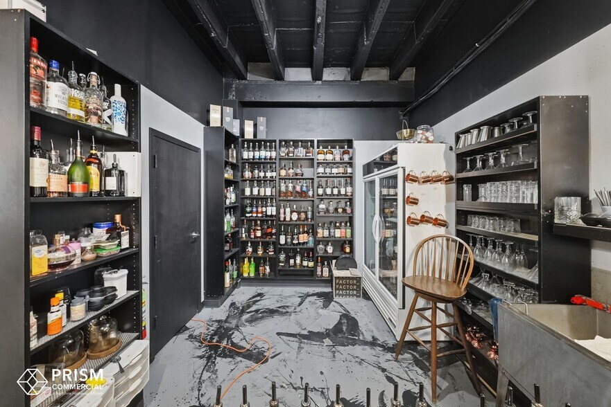 More Photos Of 1332-1336 P St, Lincoln Bar For Sale