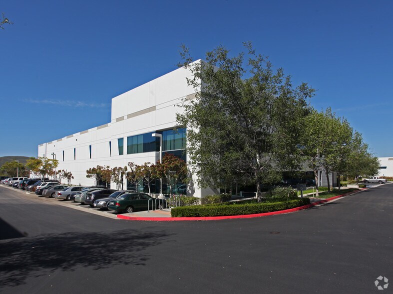 More Photos Of 130 W Cochran St, Simi Valley Distribution For Lease