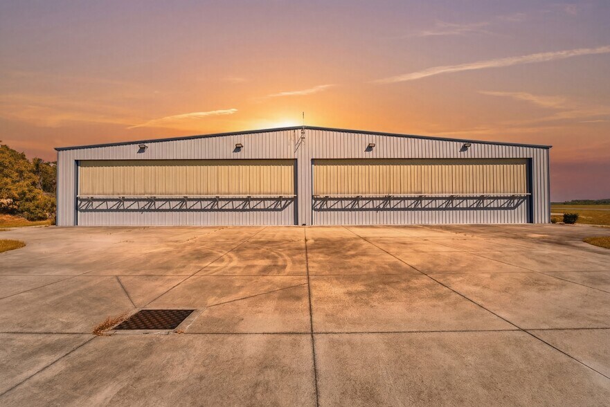 More Photos Of 8600 Airport Blvd, Leesburg Airplane Hangar For Sale