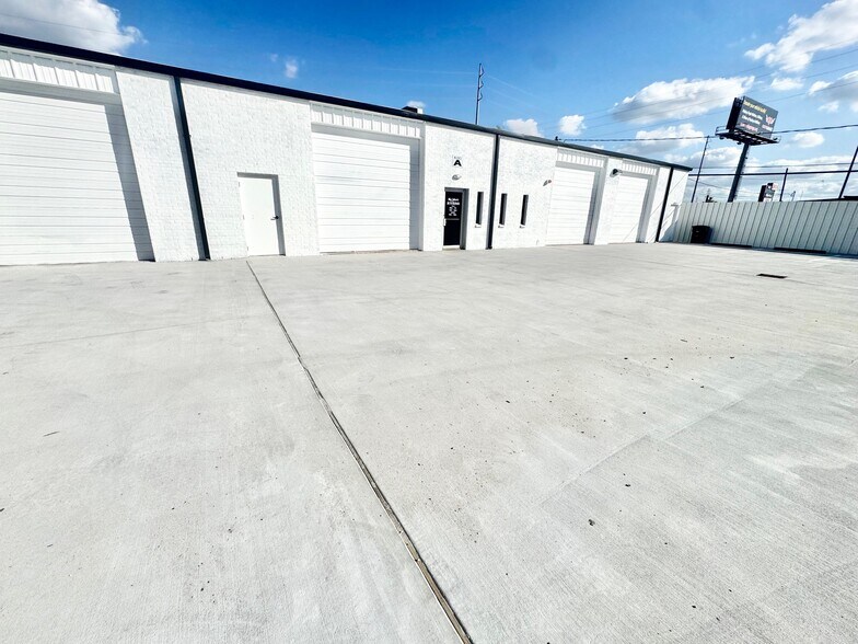 More Photos Of 5807 Star Ln, Houston Service For Lease