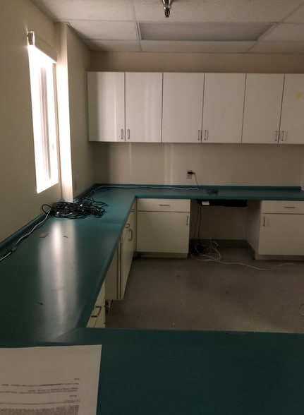 More Photos Of 81880 Dr Carreon Blvd, Indio Medical For Lease