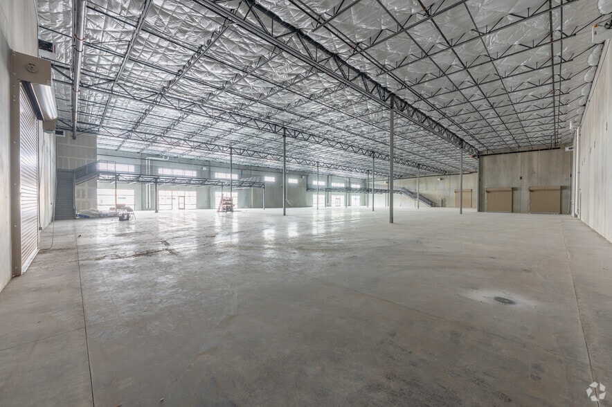 More Photos Of 5765 W Sunset Rd, Las Vegas Distribution For Lease