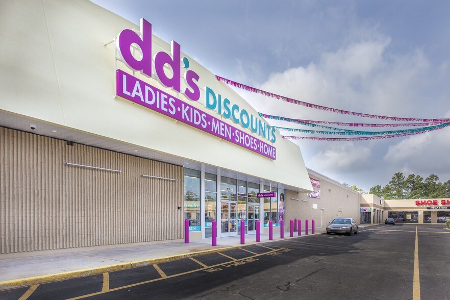 More Photos Of 2826-2850 S Main St, High Point Unknown For Lease