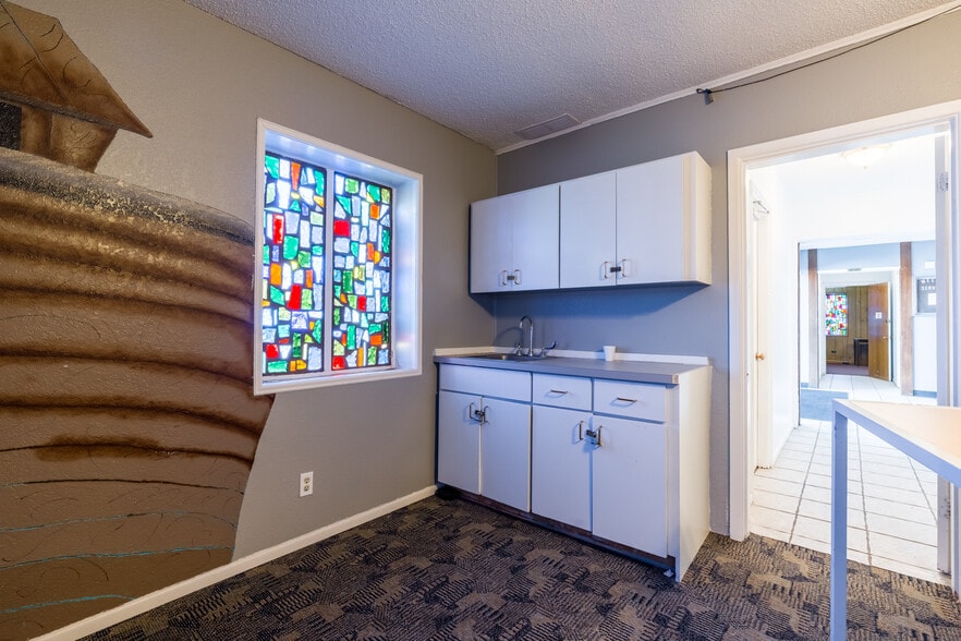More Photos Of 1809 34th St, Lubbock Religious Facility For Sale