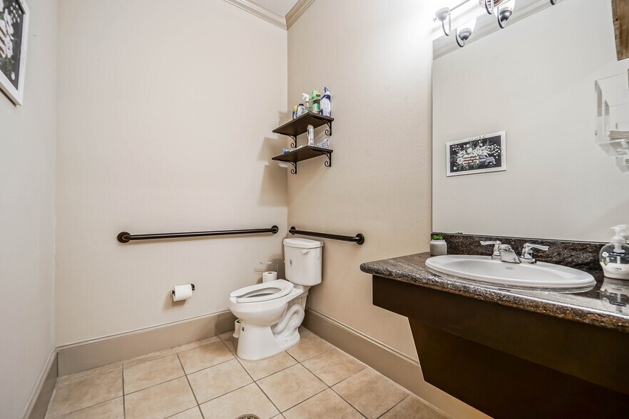 More Photos Of 256 Ed English Dr, Shenandoah Medical For Sale