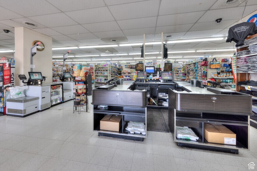 More Photos Of 80 S Broadway St, Green River Supermarket For Sale