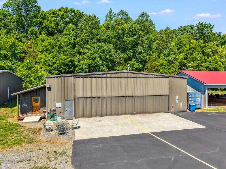 More Photos Of 249 Gilbert Rd, Mocksville Airport For Sale