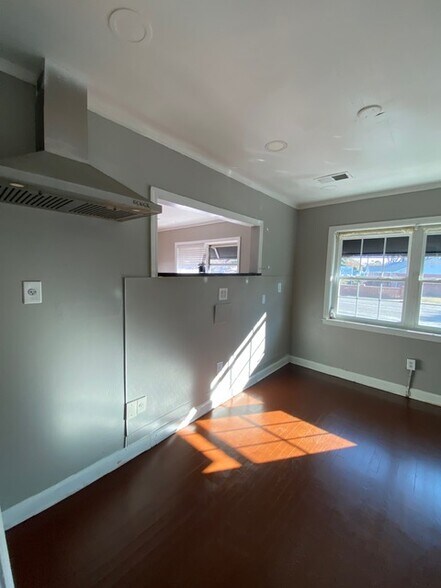 More Photos Of 1617 Ashley River Rd, Charleston Freestanding For Lease