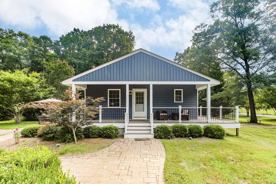 More Photos Of 27 Carriage Hill Ln, Fredericksburg Flex For Sale