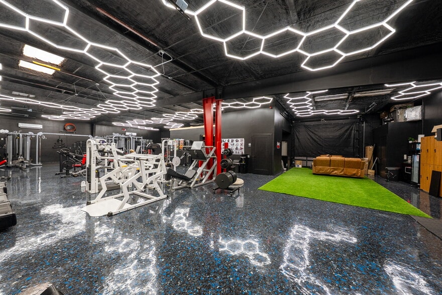 More Photos Of 501 Interstate Ct, Sarasota Warehouse For Sale