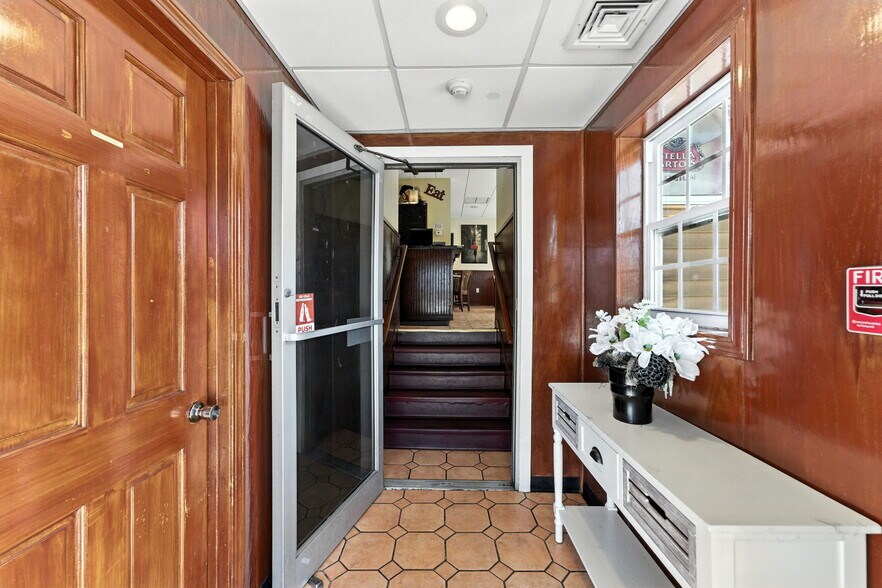 More Photos Of 568 Providence St, West Warwick Restaurant For Sale
