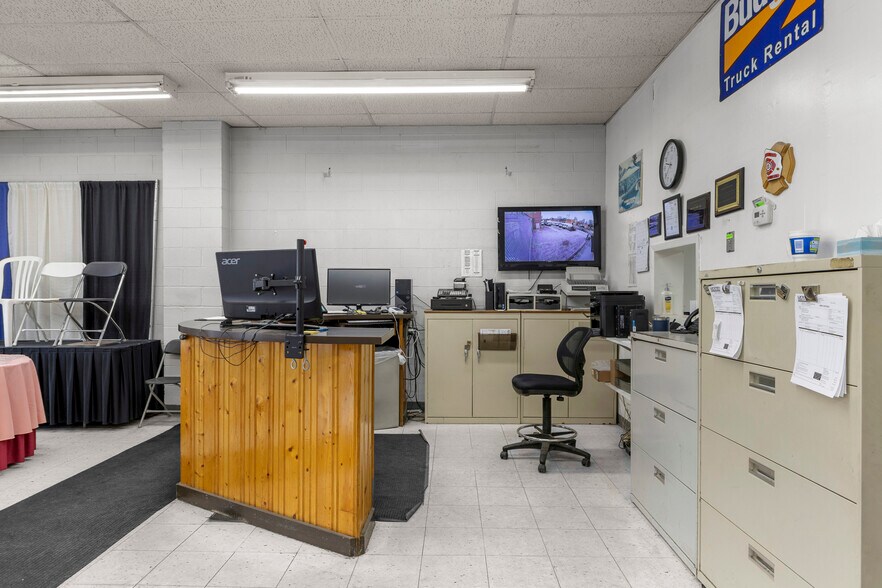 More Photos Of 24101 W Warren St, Dearborn Heights Freestanding For Sale