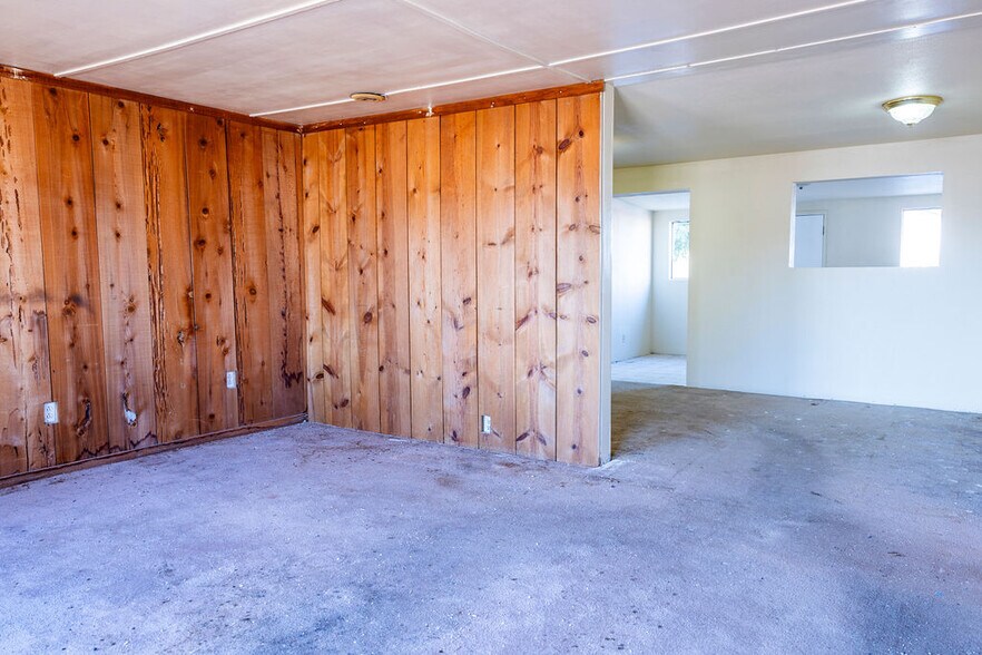 More Photos Of 6618 Inyokern Rd, Inyokern Office For Sale