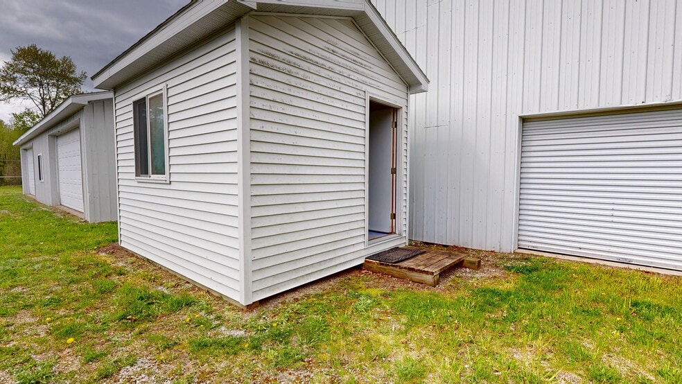 More Photos Of 3837 Sage Lake Rd, Lupton Self Storage For Sale