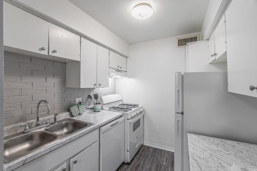 More Photos Of 4635 W Gore Blvd, Lawton Apartments For Sale