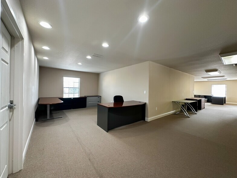 More Photos Of 170 Fitzgerald Rd, Lakeland Office For Lease