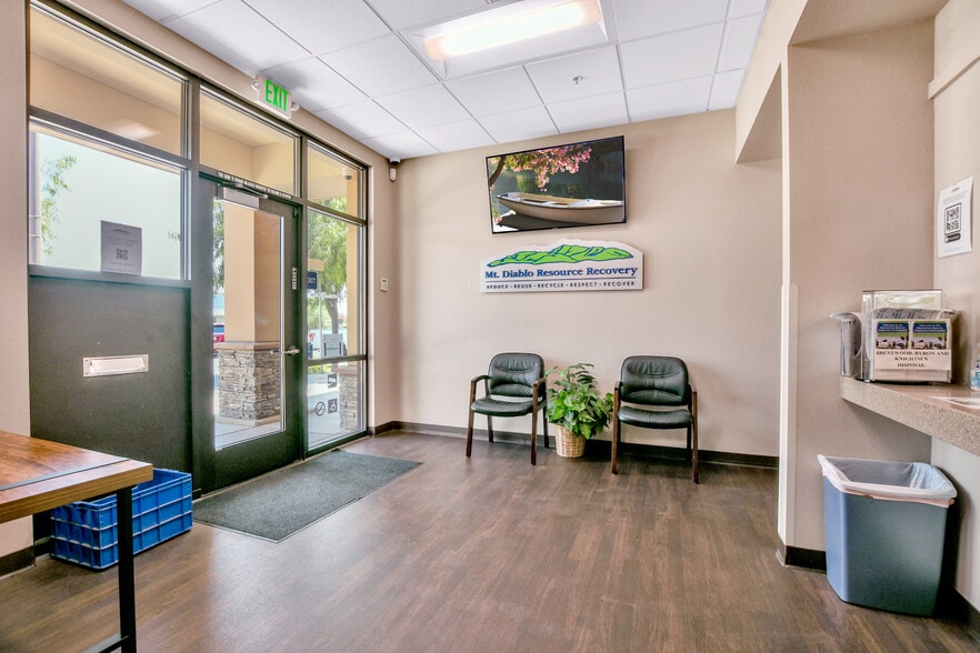 More Photos Of 85 Carol Ln, Oakley Medical For Lease