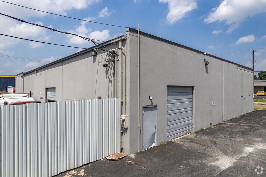 More Photos Of 2630 Northaven Rd, Dallas Unknown For Lease