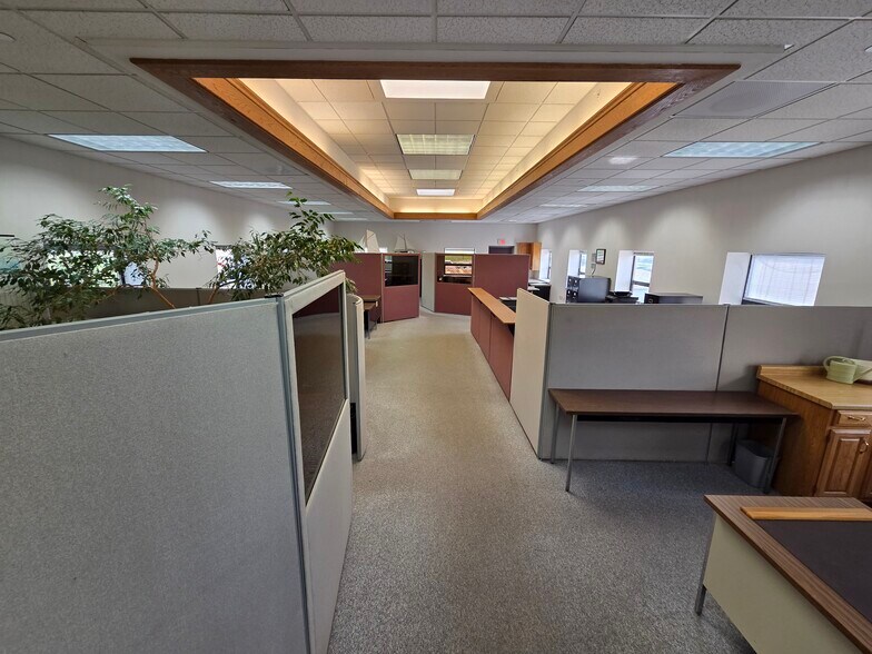 More Photos Of 11327 W Lincoln Ave, West Allis Research And Development For Sale