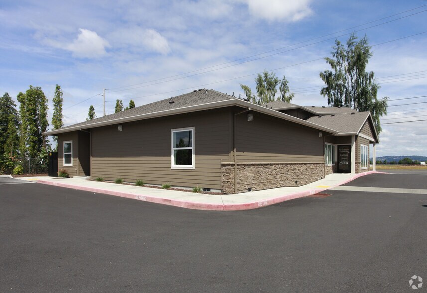 More Photos Of 22640 SE Stark St, Gresham Medical For Lease