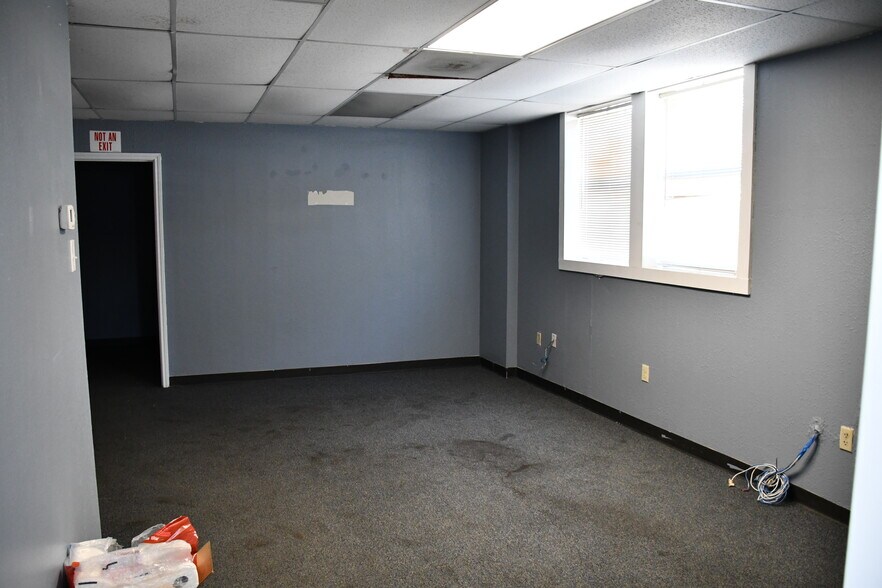 More Photos Of 124 Lombrano St, San Antonio Manufacturing For Lease
