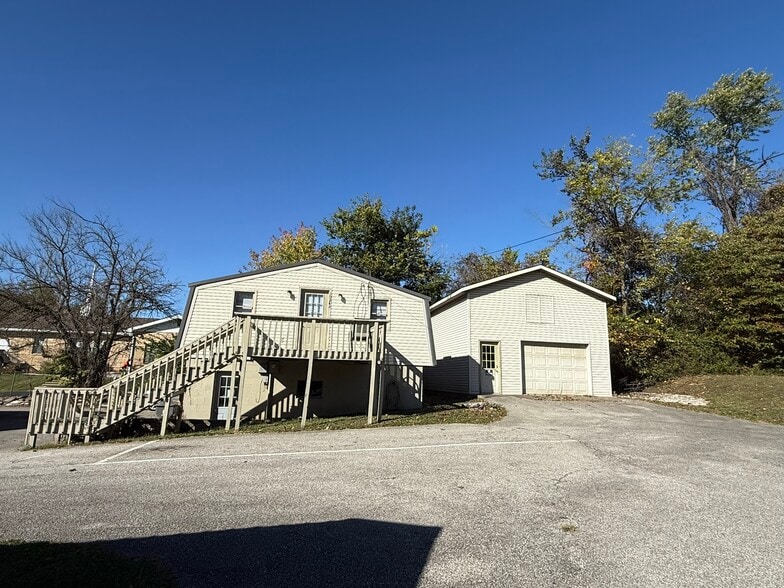 More Photos Of 1016 W Country Club Dr, Bloomington Multifamily For Sale