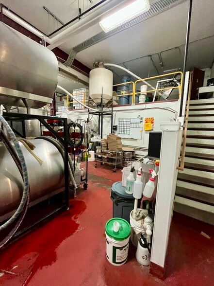 More Photos Of 2506 Central Ave NE, Minneapolis Storefront For Lease