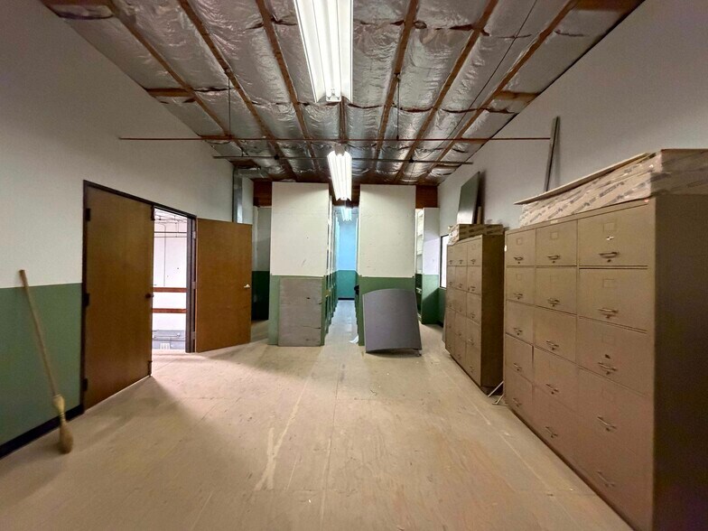 More Photos Of 5 Airpark Vista Blvd, Dayton Manufacturing For Lease