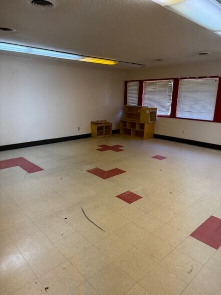 More Photos Of 511 Wilson Ave, Spring Lake Specialty For Sale