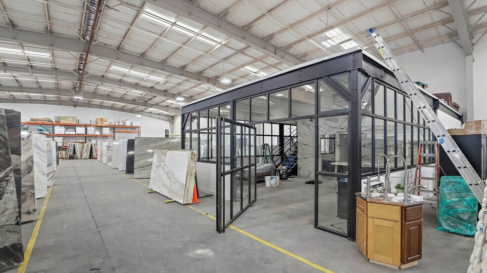 More Photos Of 1921 5th Ave S, Saint Petersburg Warehouse For Lease