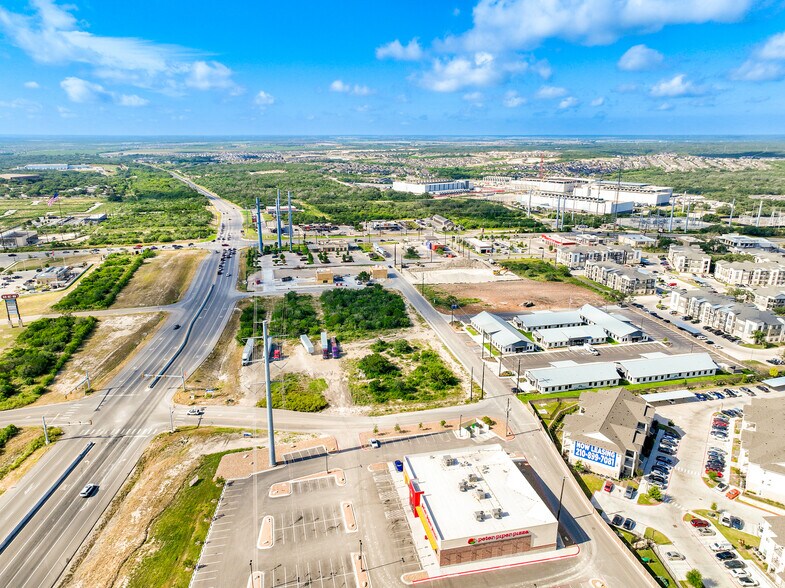 More Photos Of 211 Crossing Ave, San Antonio Office For Sale