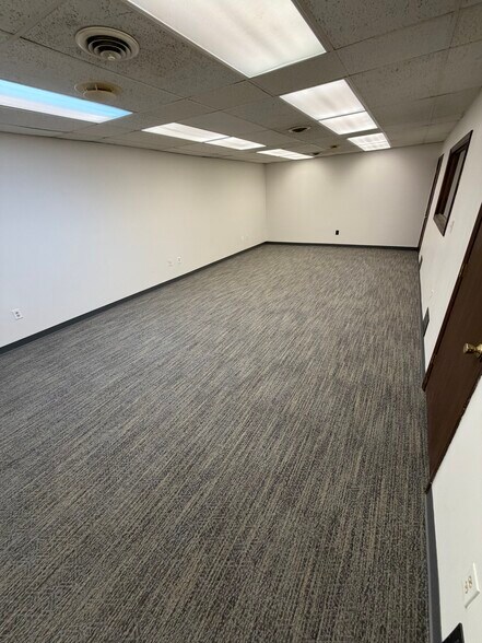 More Photos Of 1945 Southtown Blvd, Dayton Light Distribution For Lease