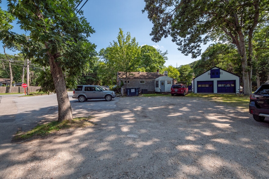 More Photos Of 472 Old Stone Hwy, East Hampton Storefront Retail Residential For Sale