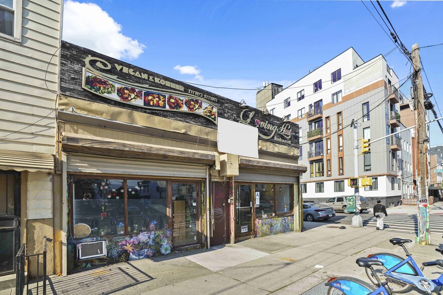 Primary Photo Of 76 Bushwick Ave, Brooklyn Restaurant For Lease