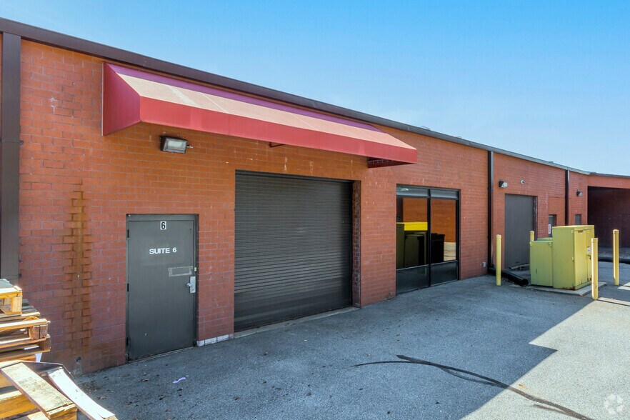 More Photos Of 209 Perry Pky, Gaithersburg Flex For Lease