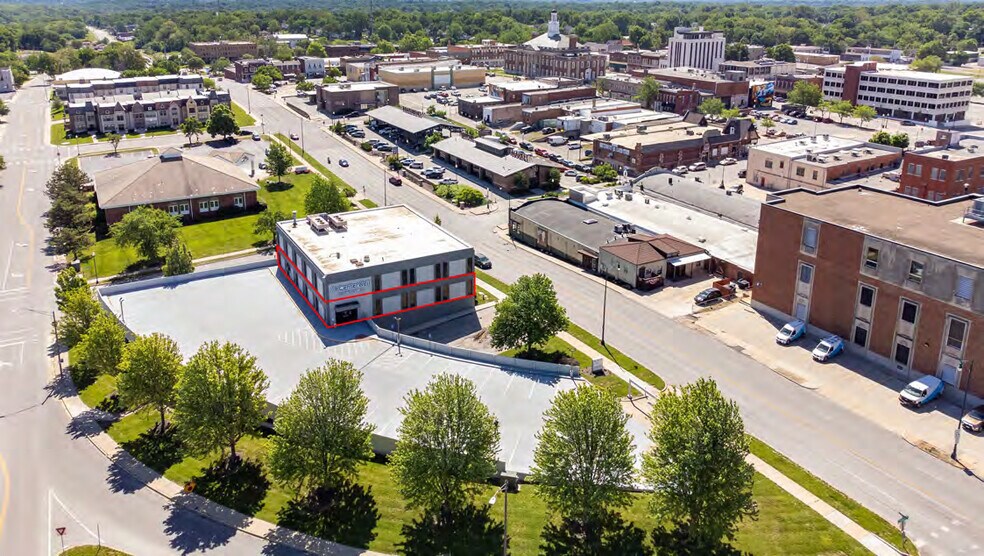 More Photos Of 300 N Osage St, Independence Medical For Lease