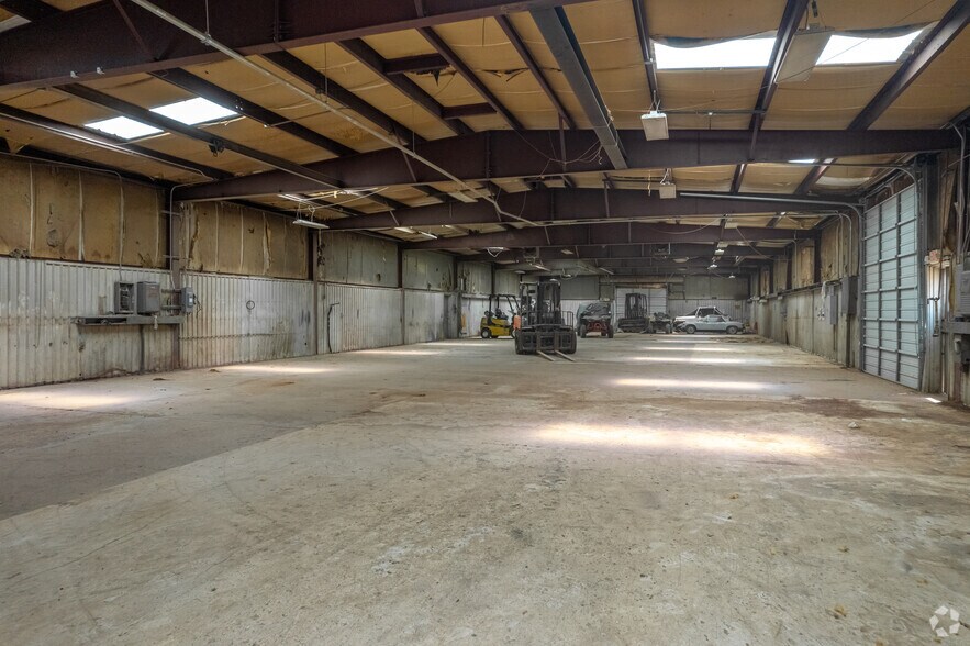 More Photos Of 2045 S Loop 250 W, Midland Warehouse For Sale