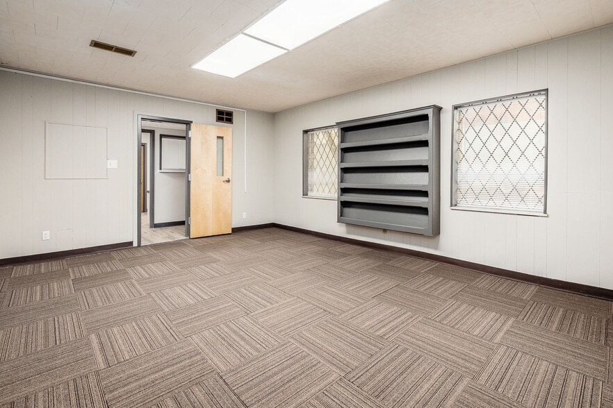 More Photos Of 1251 W Broad St, Columbus Storefront Retail Office For Sale