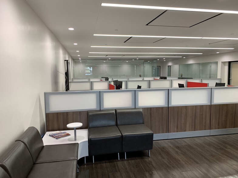 More Photos Of 2323 Main St, Irvine Warehouse For Lease