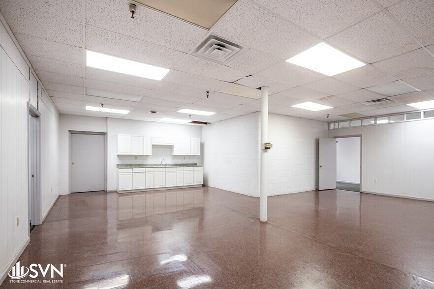 More Photos Of 1047 US Highway 127 S, Frankfort Medical For Lease