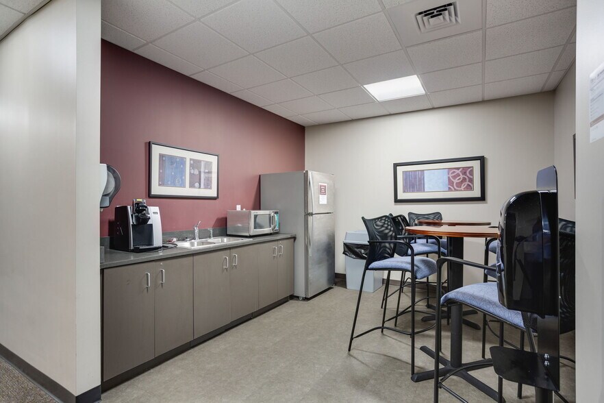 More Photos Of 101 W Friendly Ave, Greensboro Office For Lease