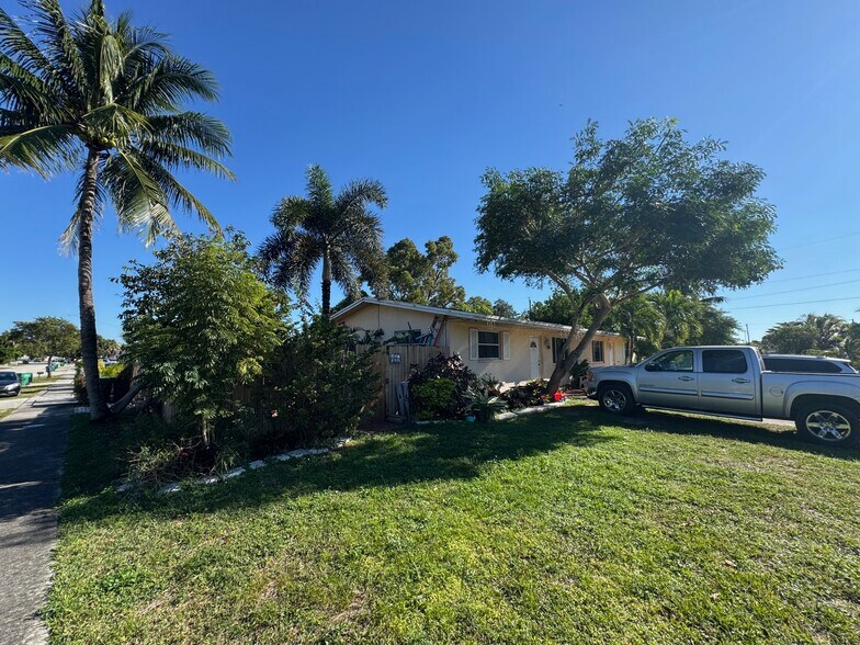 More Photos Of 2200 SW 42nd Ave, Fort Lauderdale Multifamily For Sale