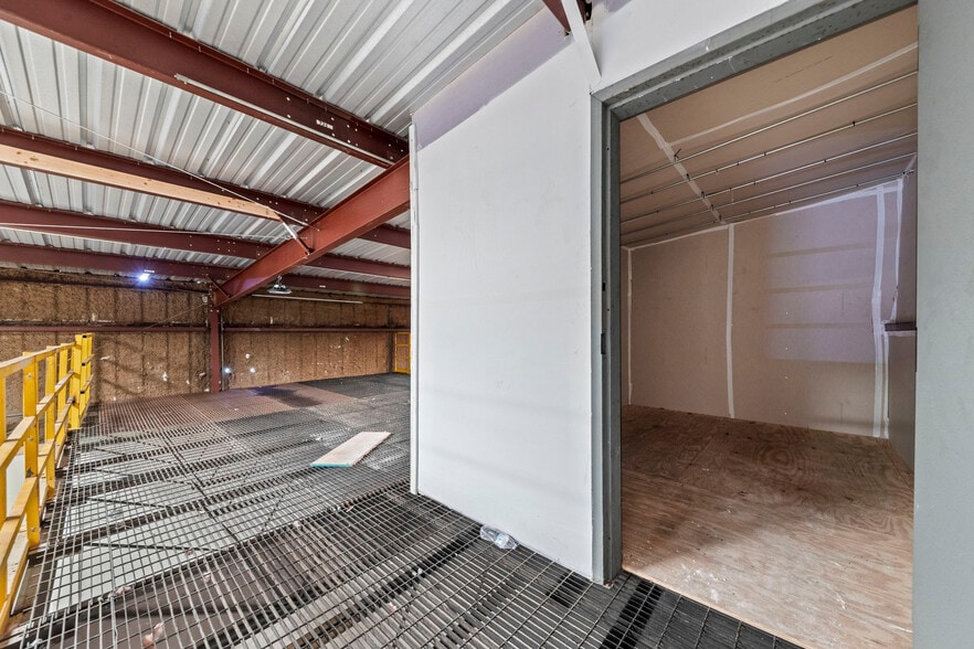 More Photos Of 49 Happy St, Killeen Warehouse For Lease