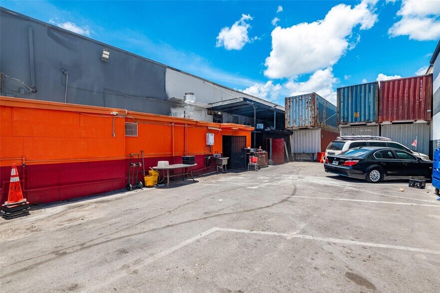 More Photos Of 3595 NW 54th St, Miami Warehouse For Sale